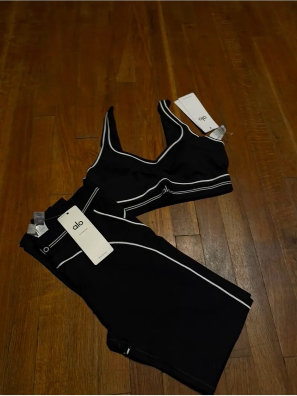 ALO Yoga Black Short Sleeve Crop Top with White Piping